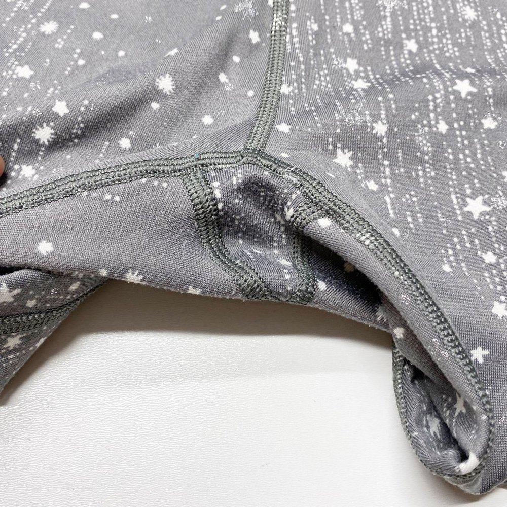 Aerie Play Leggings Silver Grey Star Print - Picture 4 of 9